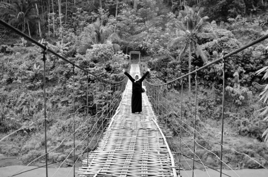 untuk saya yang takut ketinggian, melalui jembatan ini adalah prestasi